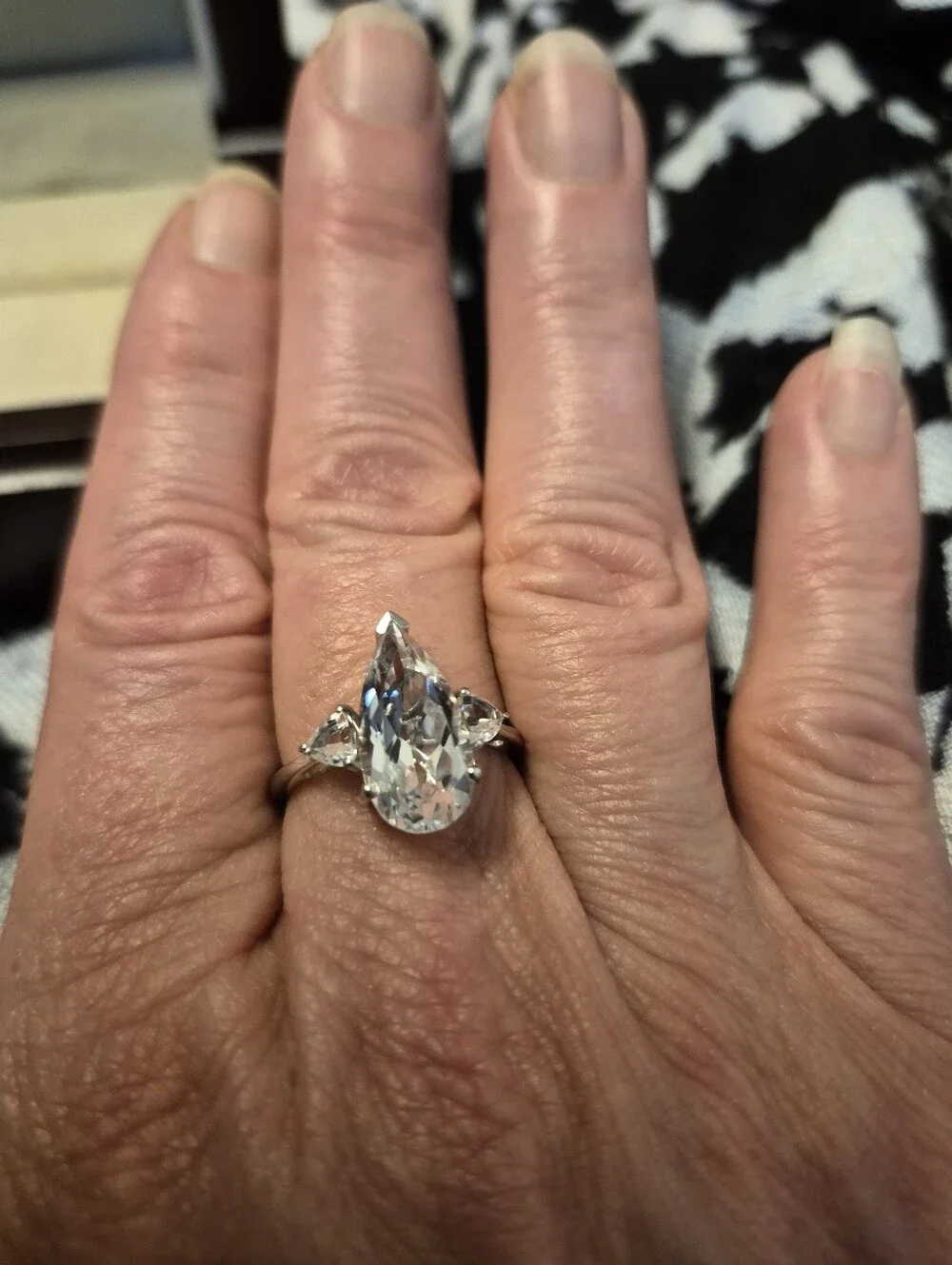 New In Box 6 5ct Genuine White Topaz Ring In Rhodium Over Sterling Silver 9